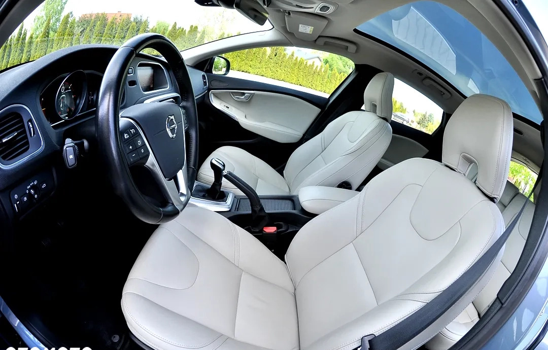 Volvo V40 cena 56900 przebieg: 189000, rok produkcji 2018 z Płock małe 704